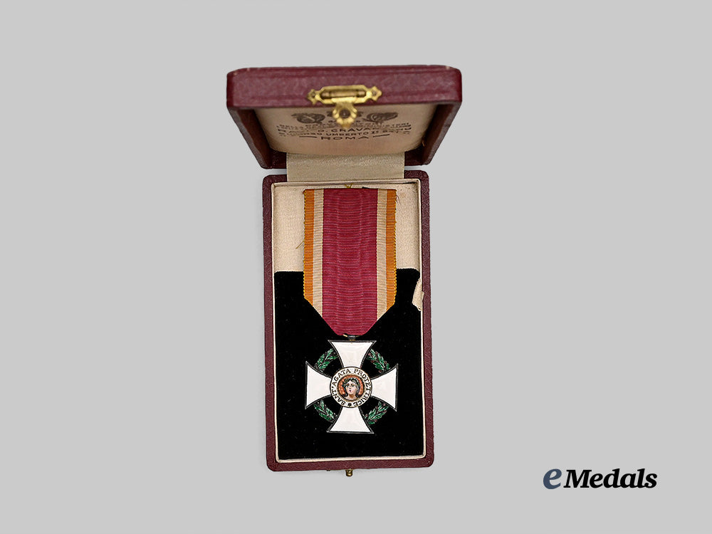 san_marino,_republic._an_order_of_saint_agatha,_knight_in_case_e_medals__e_u24372_3