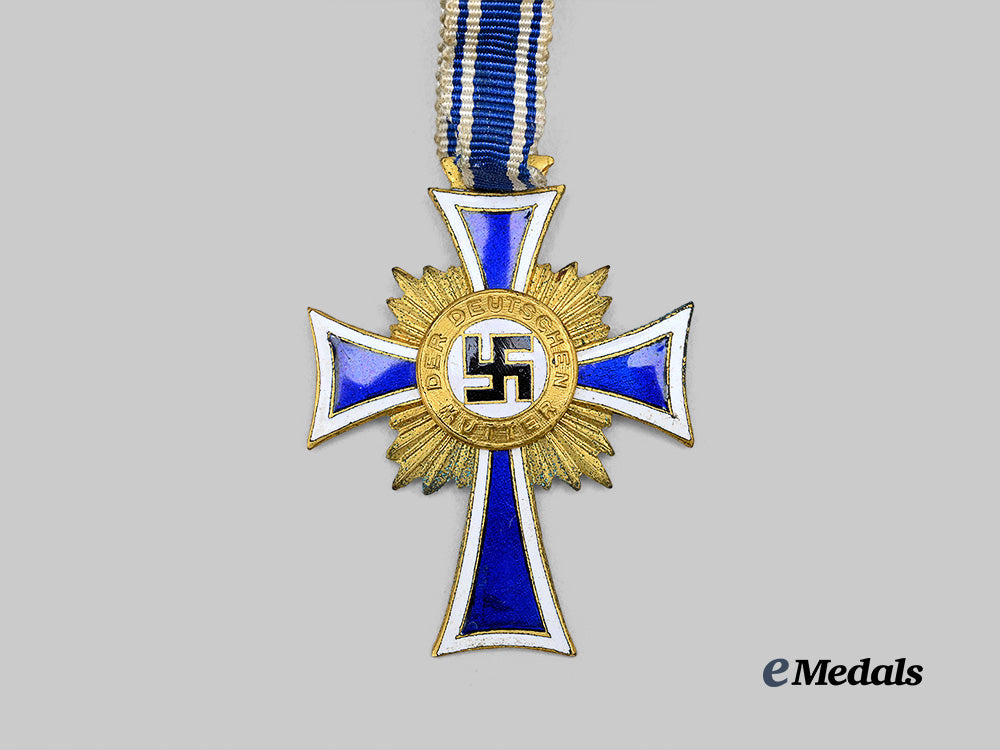 germany,_third_reich._an_honour_cross_of_the_german_mother,_gold_grade_with_case,_by_wilhelm_deumer_e_medals__g62660_7