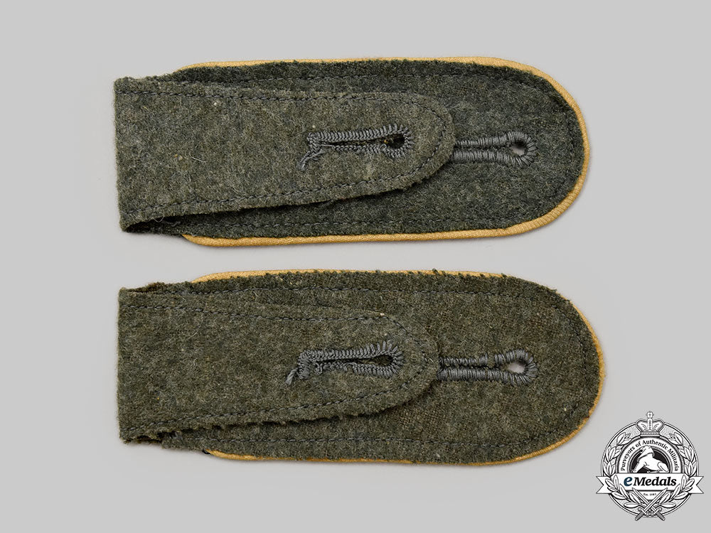 germany,_heer._a_set_of_cavalry/_reconnaissance_enlisted_personnel_shoulder_straps__g515872