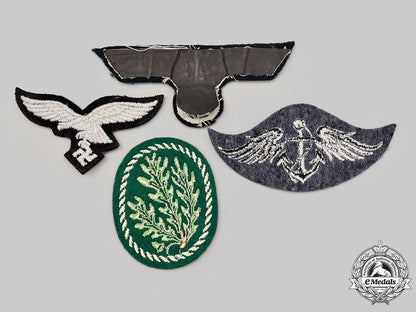 germany,_wehrmacht._a_mixed_lot_of_uniform_insignia__g515882