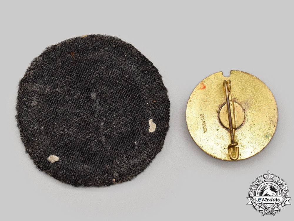germany,_third_reich._a_pair_of_badges__g519812