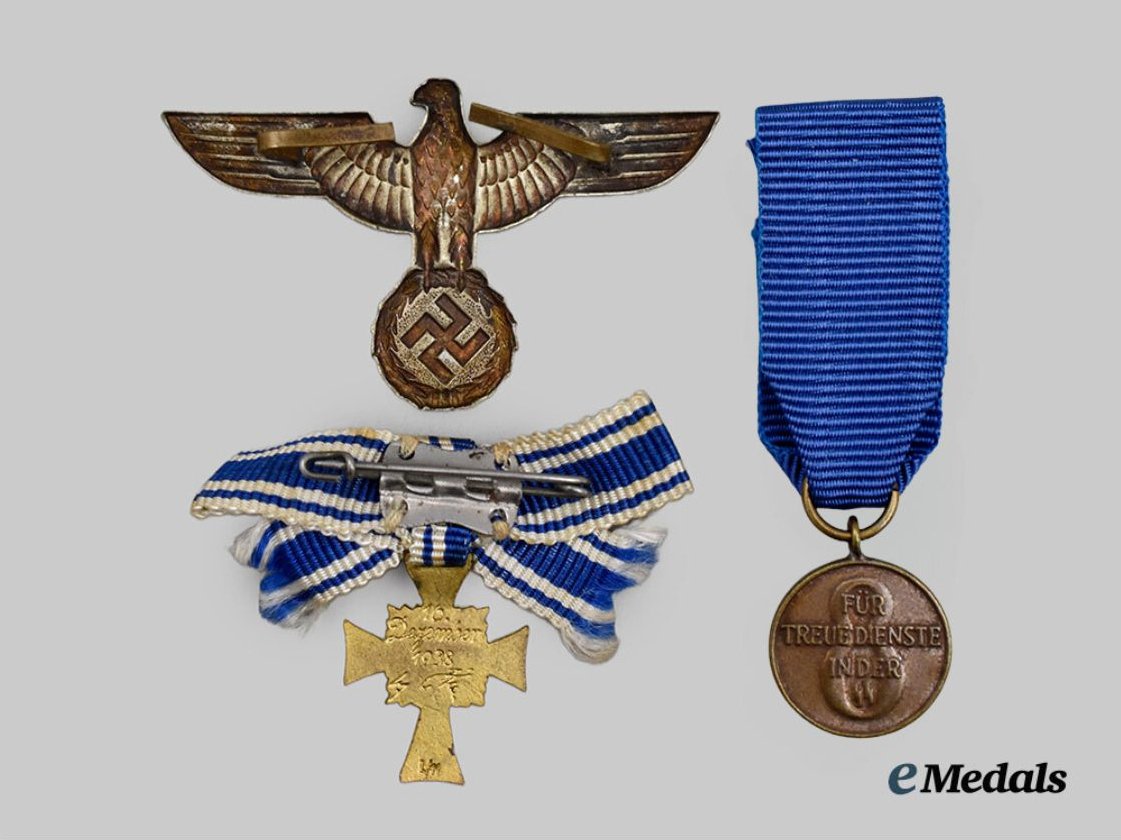 germany,_third_reich._a_mixed_lot_of_miniature_awards_and_insignia__g57328-1