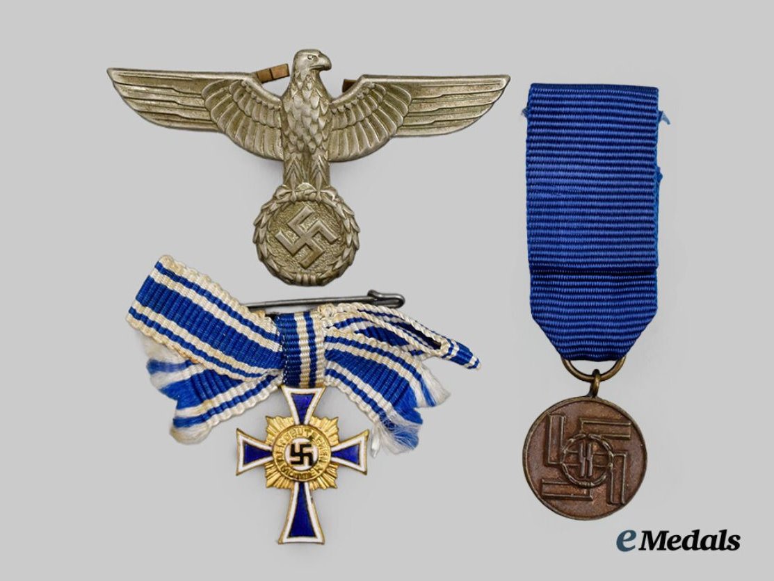 germany,_third_reich._a_mixed_lot_of_miniature_awards_and_insignia__g57328-2