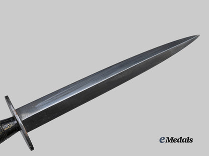 united_kingdom._a_fairbairn-_sykes_fighting_knife,_beaded_and_ringed_model,_broad_arrow_export_example_e_medals__g_b8633_8