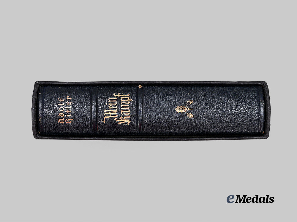 germany,_n_s_d_a_p._a1938_edition_of_mein_kampf,_unused_wedding_version_with_slipcase,_vienna_issue_e_medals__g62899_2