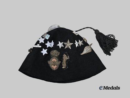 italy,_fascist_state._a_youth_g_i_l_fez_with_badges_and_pins_e_medals__e_u24899_4