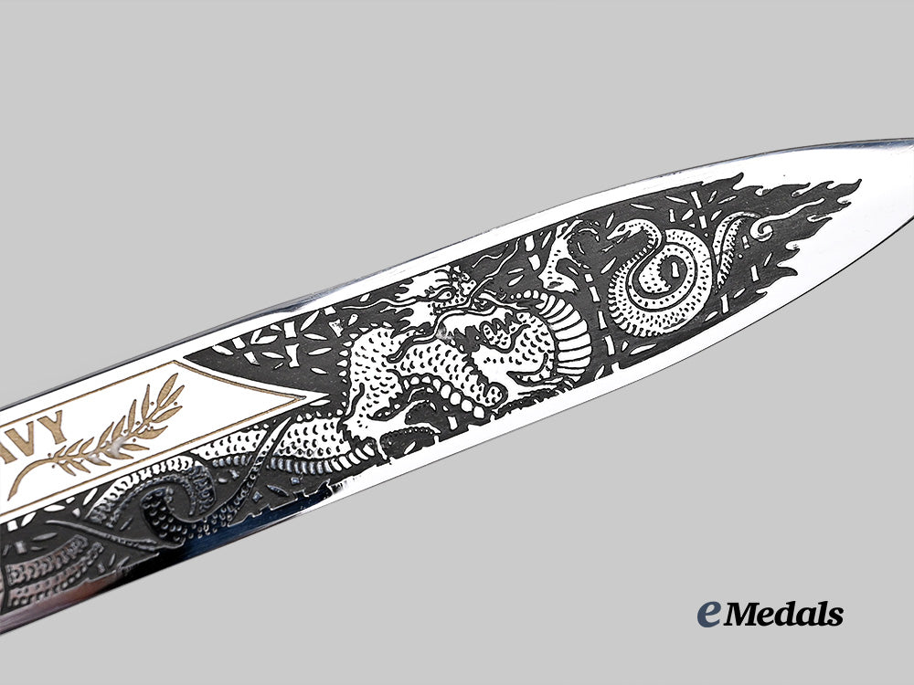 united_states._a_u._s_navy_vietnam_commemorative_bayonet_of_honour,_in_case_e_medals__w8472_12