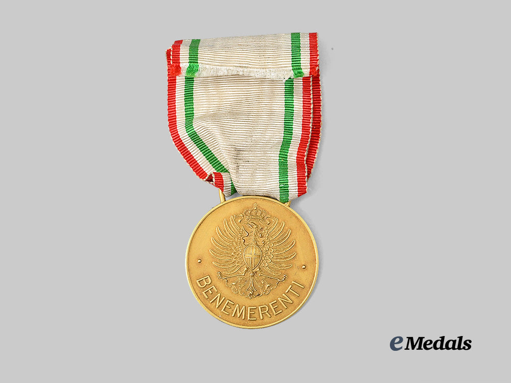 italy,_kingdom._an_extremely_rare_red_cross_merit_medal,_in_gold_e_medals__e_u15584_7