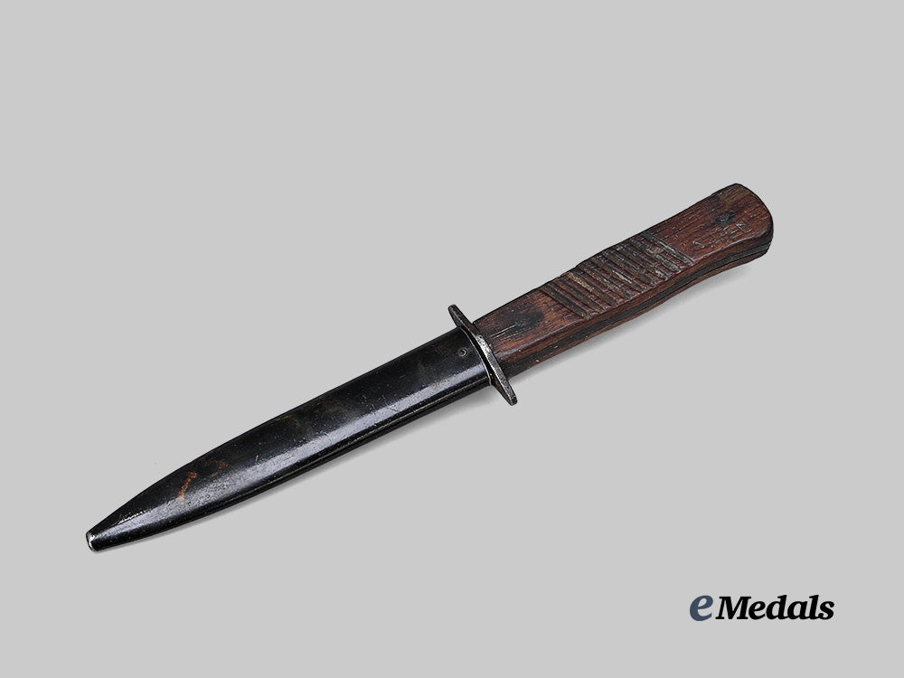 germany,_imperial._a_fighting_knife,_modified_for_close_combat_e_medals__g62652_2