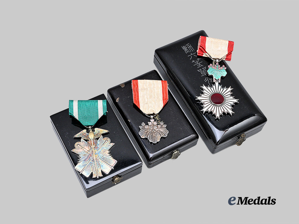 japan,_empire._a_lot_of_three_orders_e_medals__m0625-130_4