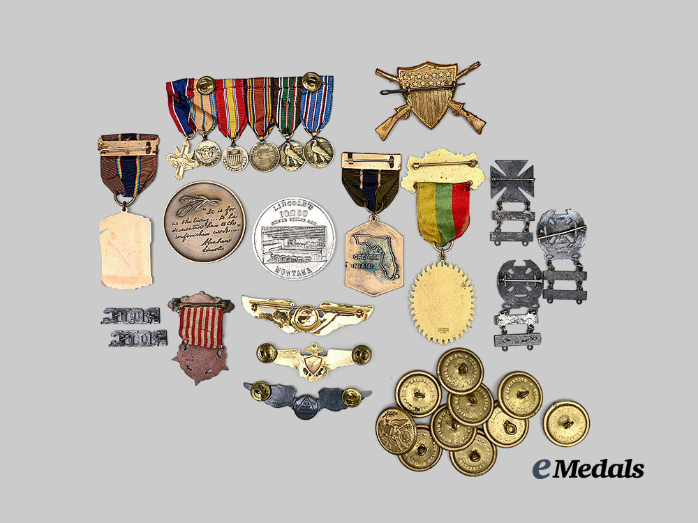 united_states._a_lot_of_awards,_badges,&_insignia_e_medals__w8646_3
