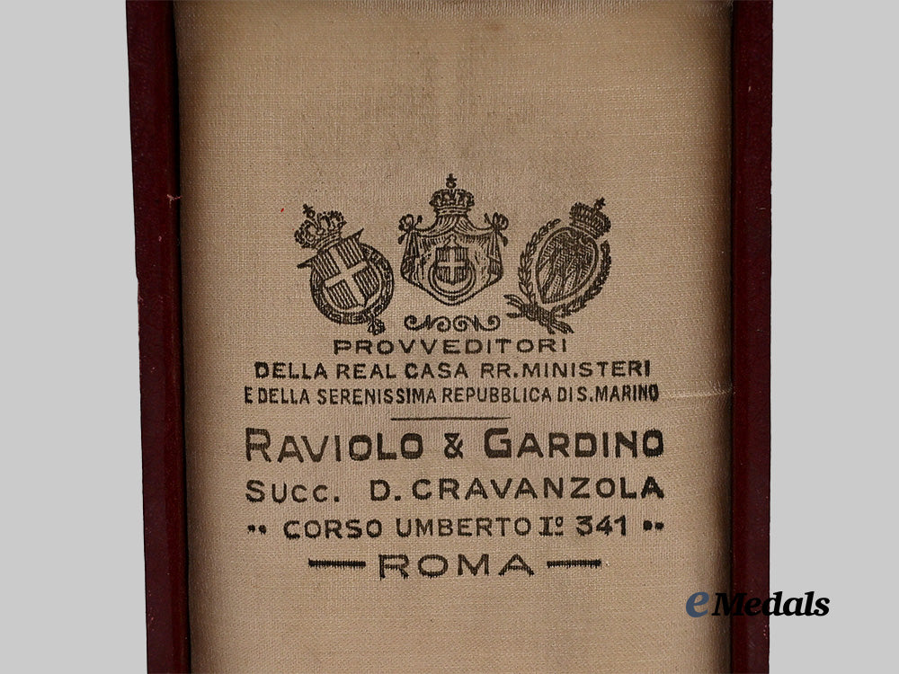 san_marino,_republic._an_order_of_saint_agatha,_knight_in_case_e_medals__e_u24372_4