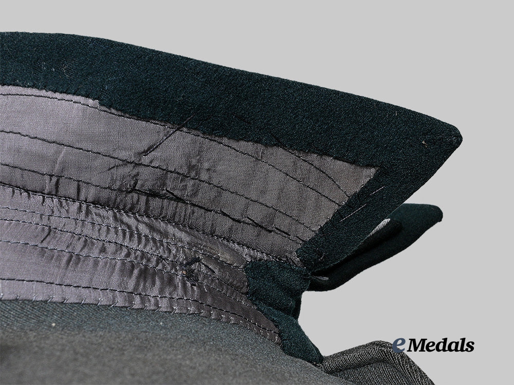 germany,_heer._a_service_tunic_for_a_decorated_hauptmann_of_gebirgs-_artillerie-_regiment112_e_medals__g62697_12