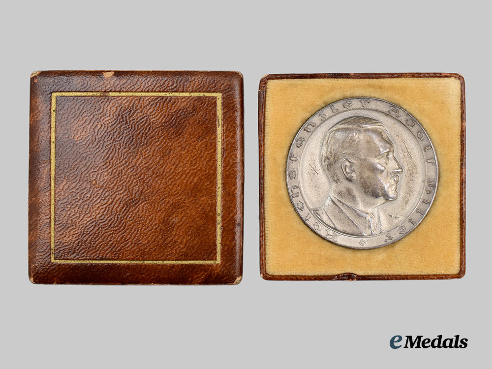 Germany, NSDAP. An AH Patriotic Medallion in Silver, with Case, by the Prussian Mint