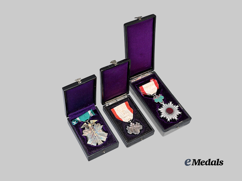 japan,_empire._a_lot_of_three_orders_e_medals__m0625-130_3