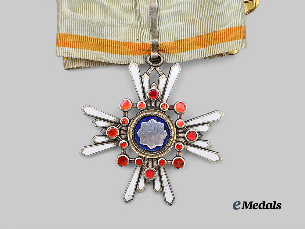 japan,_empire._a_cased_order_of_the_sacred_treasure,_i_i_i_class,_c.1935_e_medals__m0625-100_7