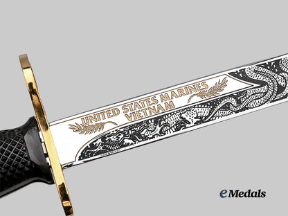 united_states._a_u._s_marines_vietnam_commemorative_bayonet_of_honour,_in_case_e_medals__w8471_12