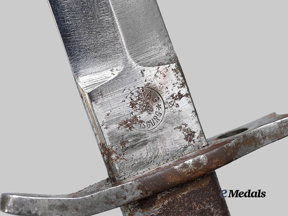 germany,_imperial._a_crank_handle_combination_bayonet_and_fighting_knife,_by_deutsche_maschinenfabrik_a_g_e_medals__g62705_9