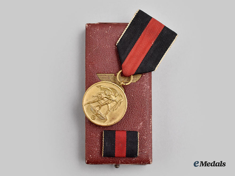 germany,_third_reich._a_grouping_of_two_military_medals_and_decorations__l22__m_n_c6636_419