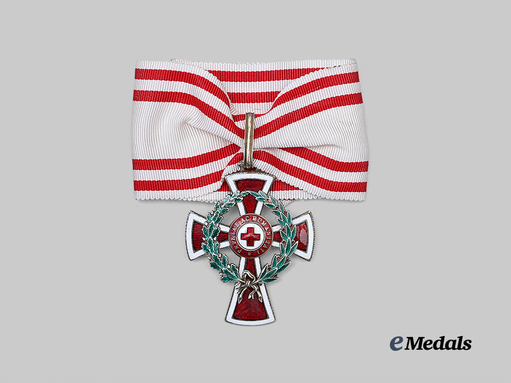 austria,_imperial._an_honour_decoration_of_the_red_cross,_i_class_cross_with_war_decoration_e_medals__e_u24878_2