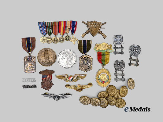 united_states._a_lot_of_awards,_badges,&_insignia_e_medals__w8646_2