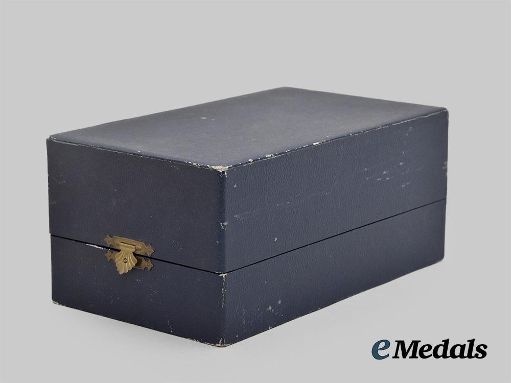 germany,_luftwaffe._a_rare_honour_goblet_and_case_set_to_karl_jensen,_mediterranean_theatre_k_i_a,_by_johann_wagner&_sohn__m0535-108-1d