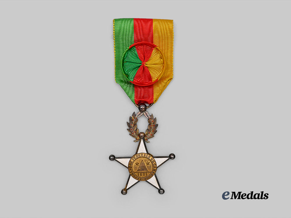 cameroon,_republic._an_order_of_valour,_i_i_class_set,_by_arthus_bertrand,_in_case_e_medals__w8467_6