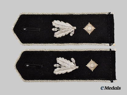 germany,_h_j._a_set_of_hauptbannführer_shoulder_boards___m_n_c0007