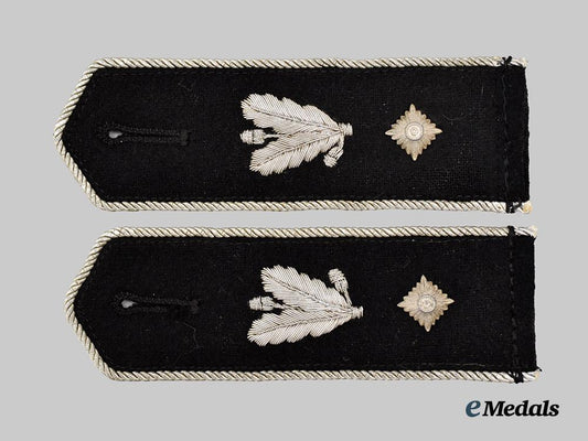 germany,_h_j._a_set_of_hauptbannführer_shoulder_boards___m_n_c0007