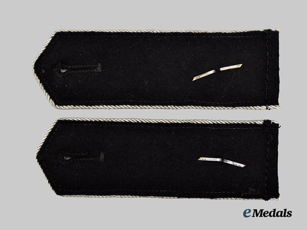 germany,_h_j._a_set_of_hauptbannführer_shoulder_boards___m_n_c0008