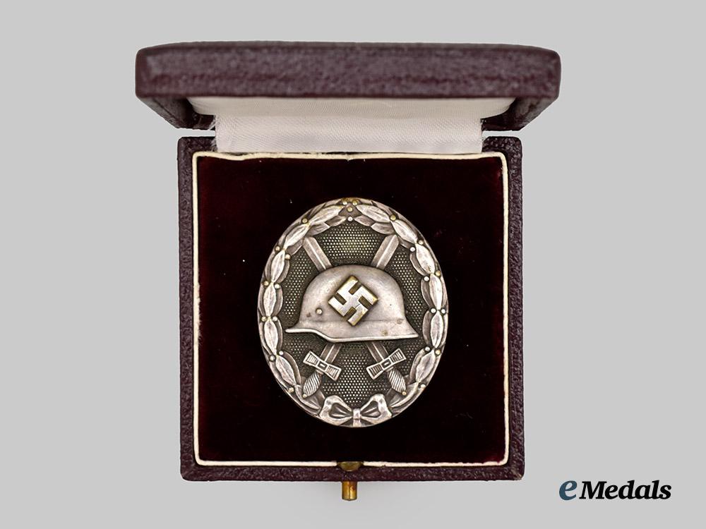 germany,_wehrmacht._a_silver_grade_wound_badge,_with_case,_by_the_vienna_mint___m_n_c0067