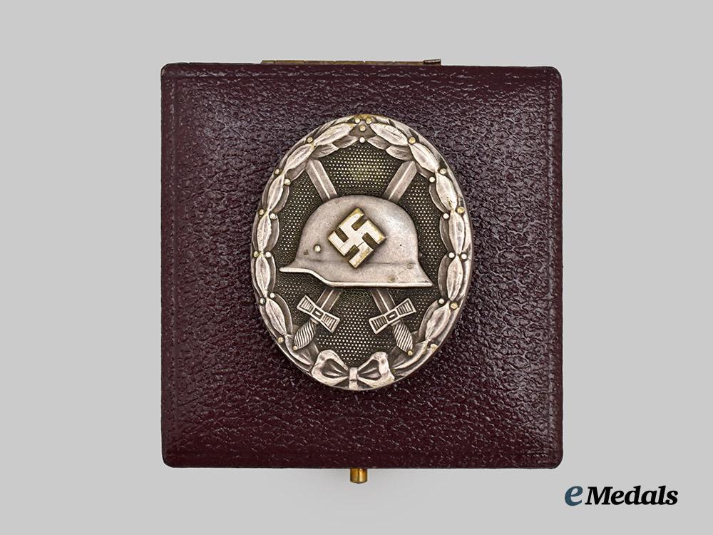 germany,_wehrmacht._a_silver_grade_wound_badge,_with_case,_by_the_vienna_mint___m_n_c0068