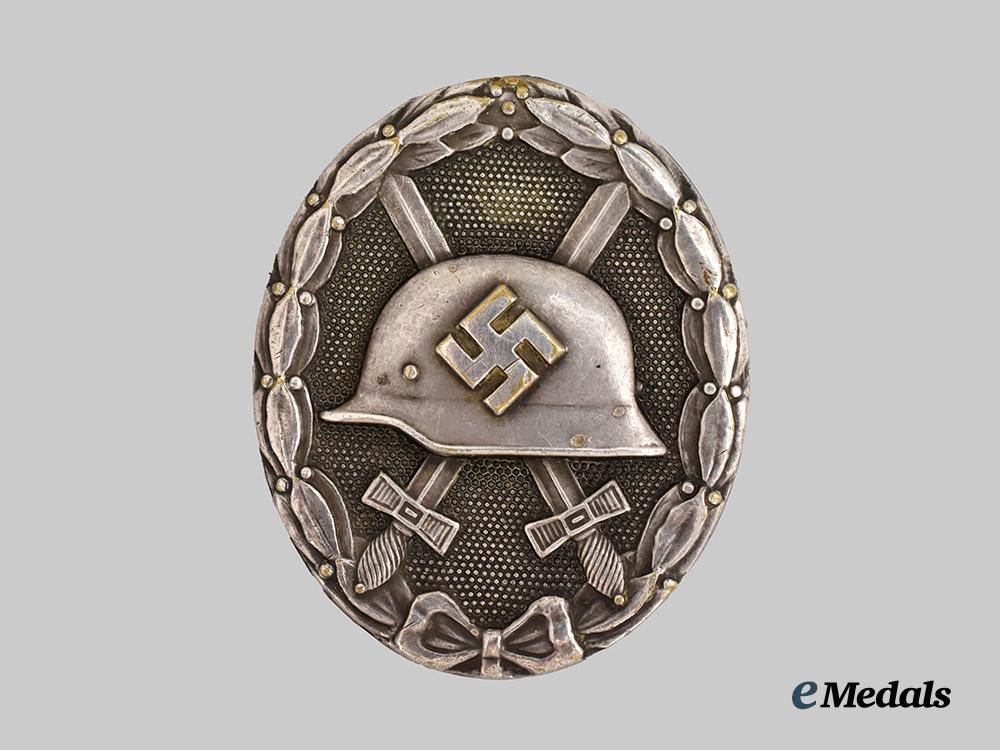 germany,_wehrmacht._a_silver_grade_wound_badge,_with_case,_by_the_vienna_mint___m_n_c0069