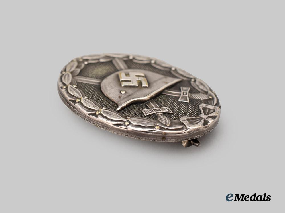 germany,_wehrmacht._a_silver_grade_wound_badge,_with_case,_by_the_vienna_mint___m_n_c0070