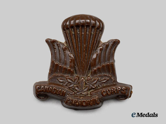 canada,_commonwealth._a_scarce1st_canadian_parachute_battalion_bakelite_economy_cap_badge___m_n_c0110