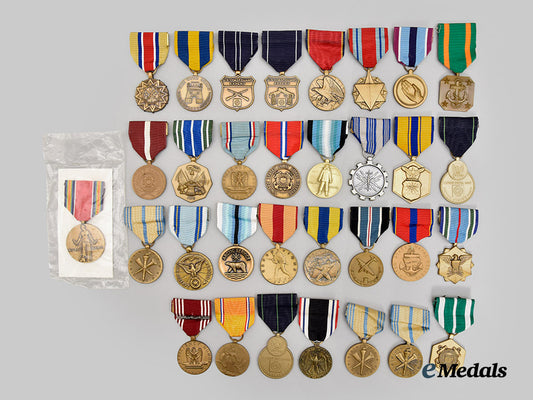 united_states._a_lot_of_medals,_decorations,_and_awards___m_n_c0124
