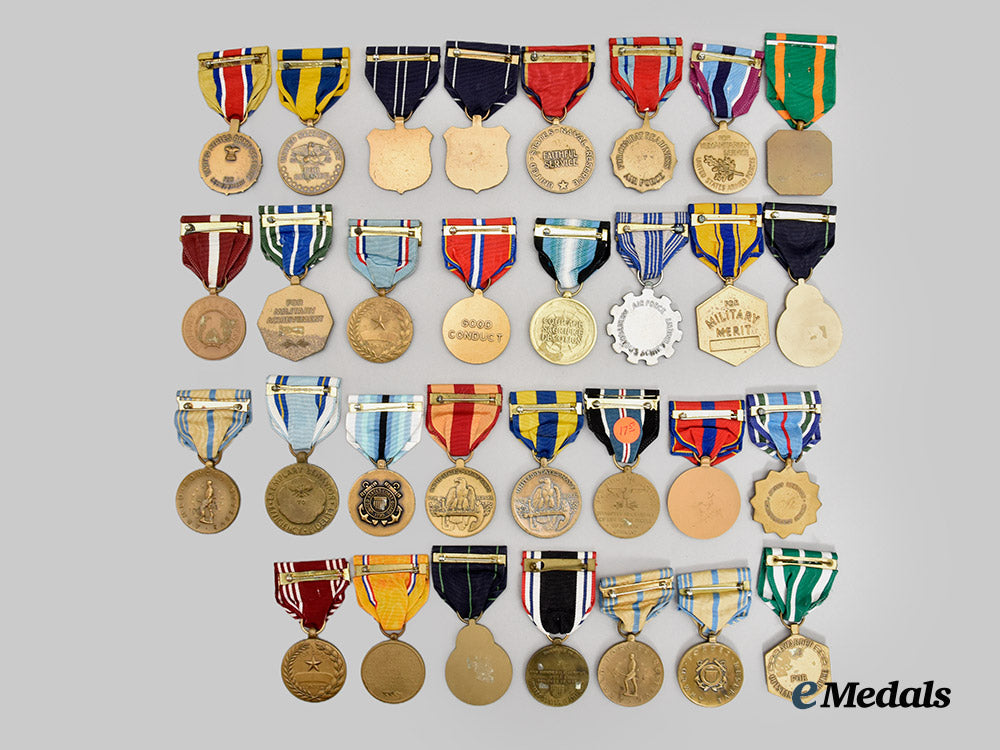 united_states._a_lot_of_medals,_decorations,_and_awards___m_n_c0125