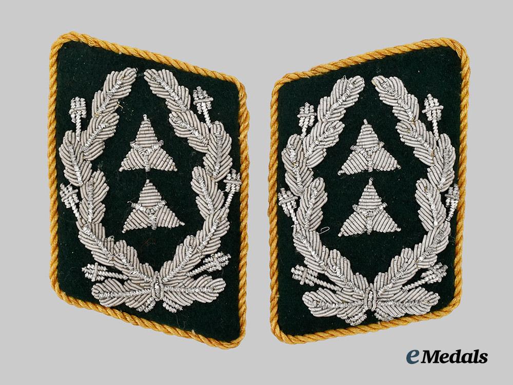 germany,_luftwaffe._a_set_of_luftwaffebeamte_oberstkriegsverwaltungsrat_collar_tabs___m_n_c0129