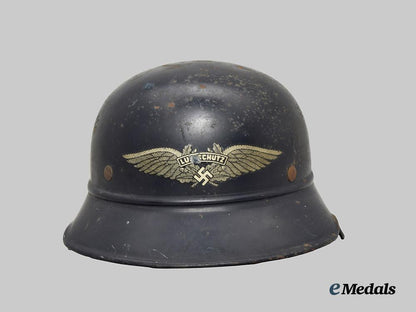 germany,_third_reich._a_luftschutz_gladiator_helmet,_owner-_attributed_one-_piece_version,_by_f._w._quist___m_n_c0137