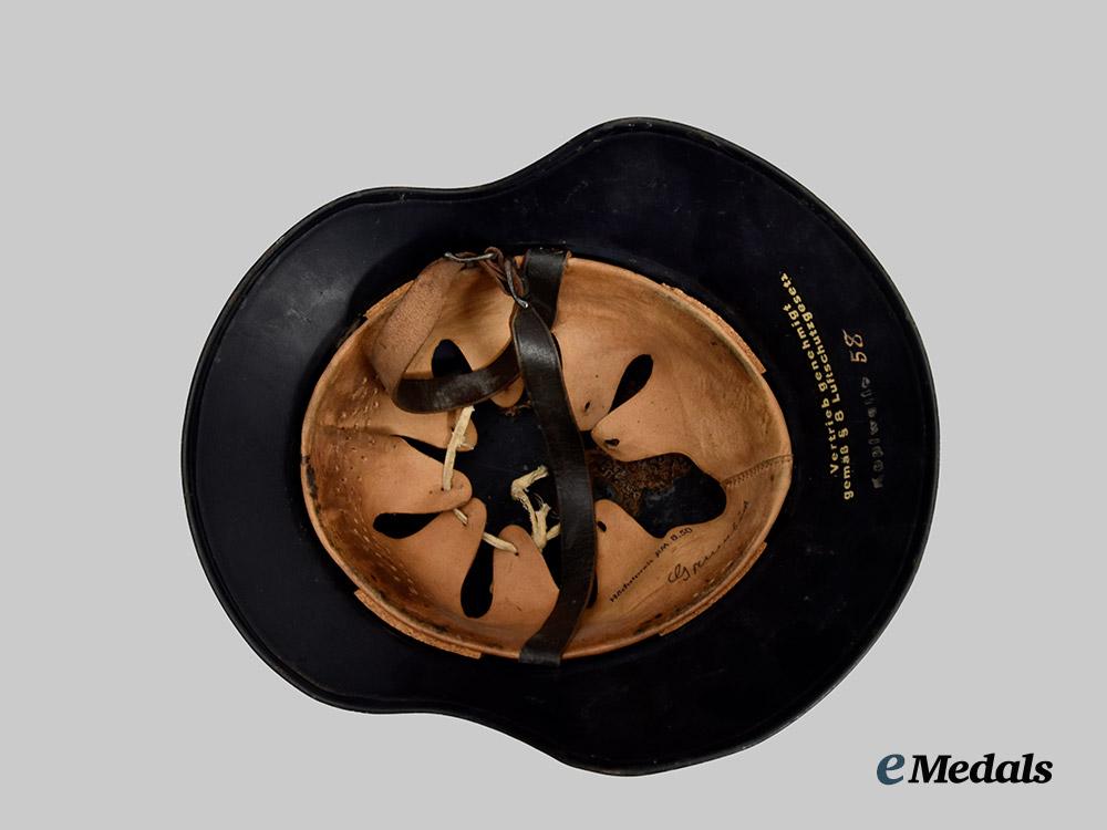 germany,_third_reich._a_luftschutz_gladiator_helmet,_owner-_attributed_one-_piece_version,_by_f._w._quist___m_n_c0142
