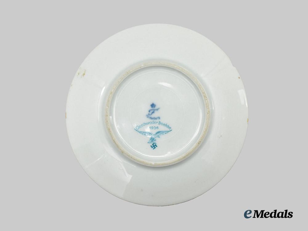 germany,_luftwaffe._a_kampfgeschwader154_boelcke_mess_hall_cup&_saucer,_by_fürstenberg___m_n_c0162