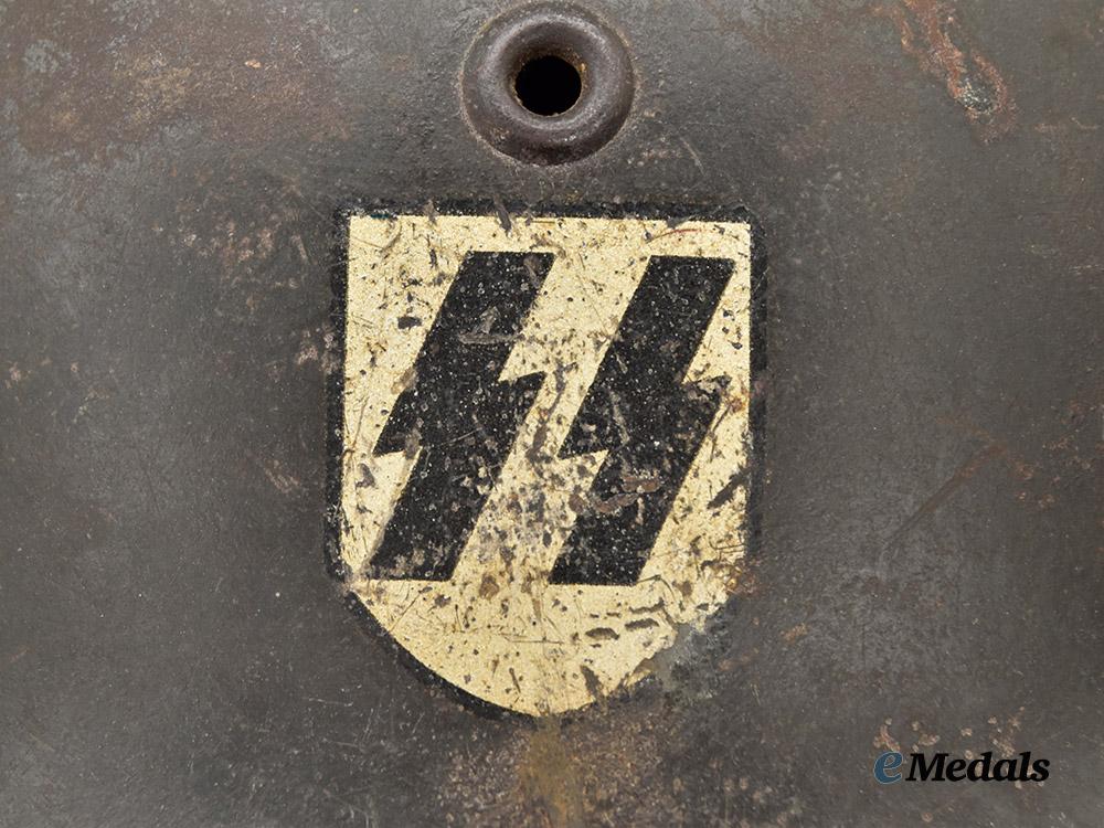 germany,_s_s._a_waffen-_s_s_m40_stahlhelm,_wartime_single_decal_version,_by_eisenhüttenwerke_thale___m_n_c0164
