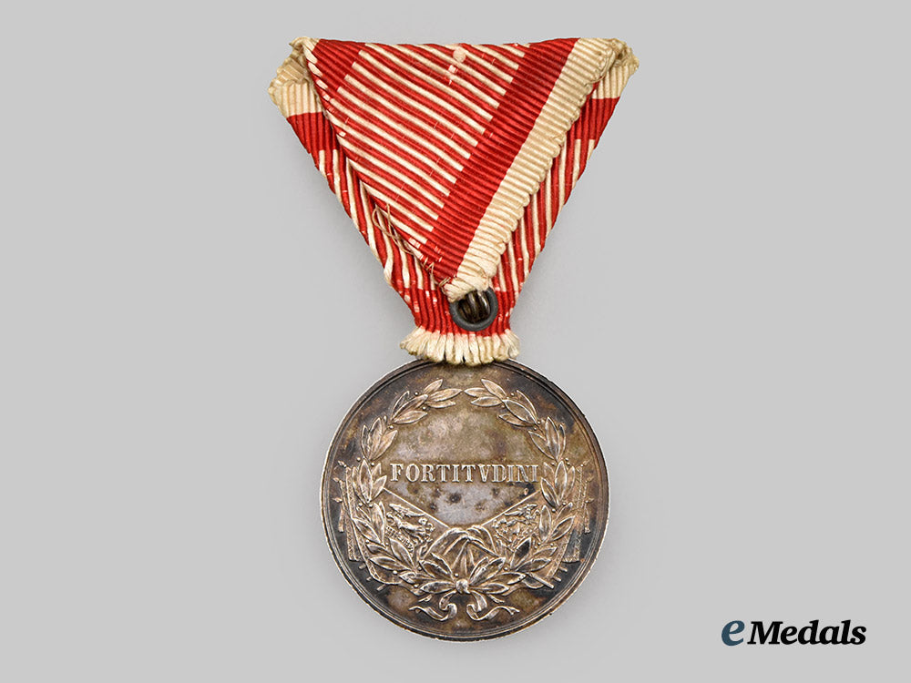 austria,_empire._an_officer’s_bravery_medal-_i_class,_karl_i_variant(1917-1918_issue)___m_n_c0179