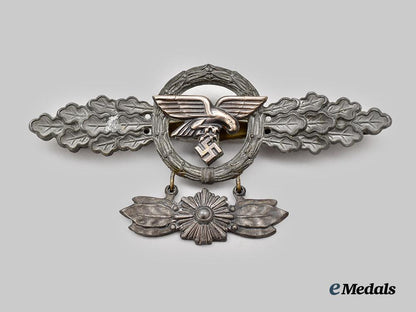 germany,_luftwaffe._a_transport_and_glider_clasp,_gold_grade_with_star_pendant,_by_gustav_brehmer___m_n_c0192