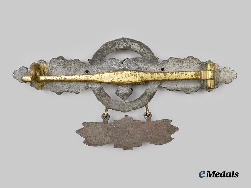 germany,_luftwaffe._a_transport_and_glider_clasp,_gold_grade_with_star_pendant,_by_gustav_brehmer___m_n_c0193