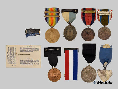 united_states._a_lot_of_miscellaneous_decorations___m_n_c0218