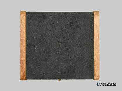 united_kingdom._an_r_m_s_carpathia_medal,_museum_example,_in_case___m_n_c0232