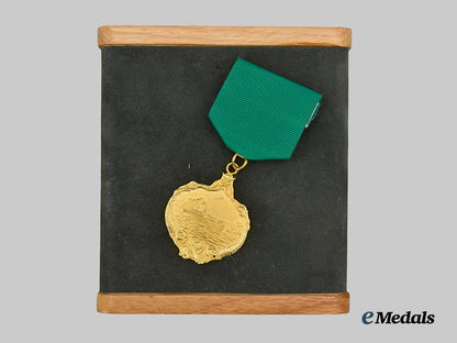 united_kingdom._an_r_m_s_carpathia_medal,_museum_example,_in_case___m_n_c0234