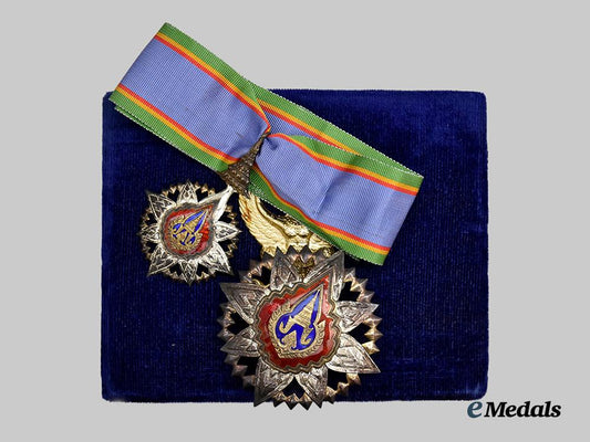 thailand,_kingdom._a_cased_most_noble_order_of_the_crown_of_thailand,_i_i._class_grand_officer_set,_second_pattern_c.1940___m_n_c0246