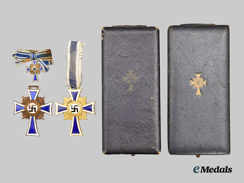germany,_third_reich._a_lot_of_honour_crosses_of_the_german_mother,_with_cases___m_n_c0329
